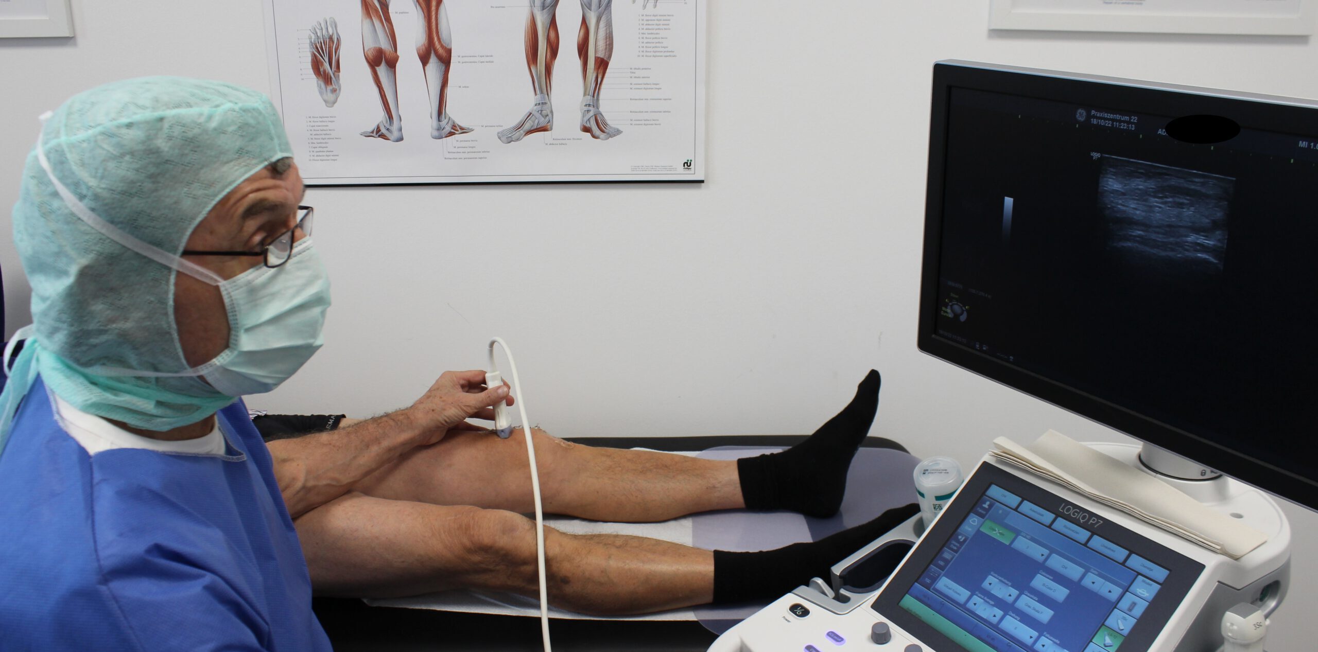 Eine Ultraschalluntersuchung des Kniegelenks.